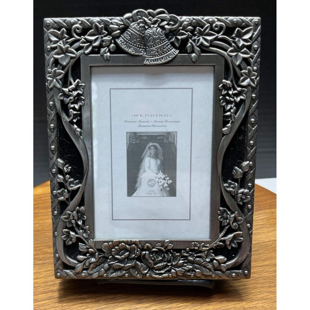 Wilton Industries Antique Pewter Front Photo Wedding Album Holds 60 4X6" Photos